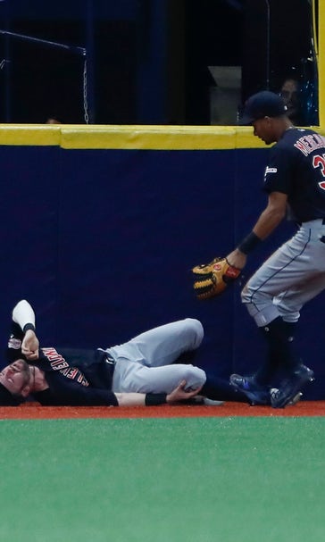 Indians lose OF Naquin with torn ACL in right knee